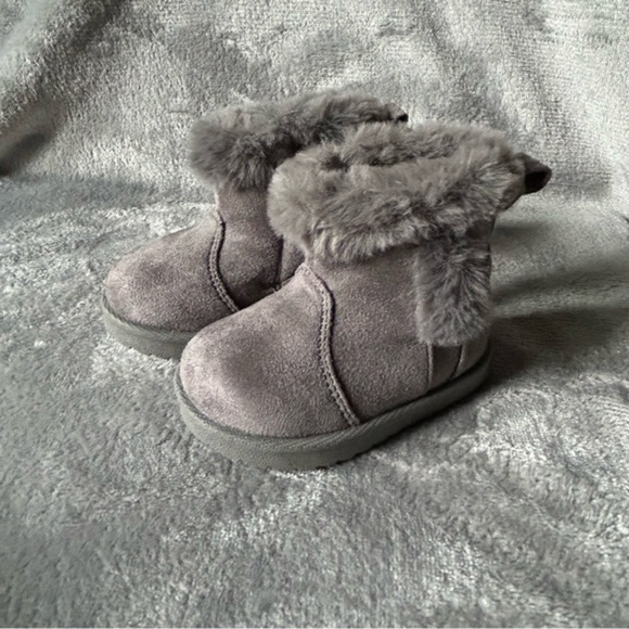 Wonder Nation‎ Shoes Boots Baby Girls Size 2 Grey Fur Trim Slip On Booties - Picture 1 of 10